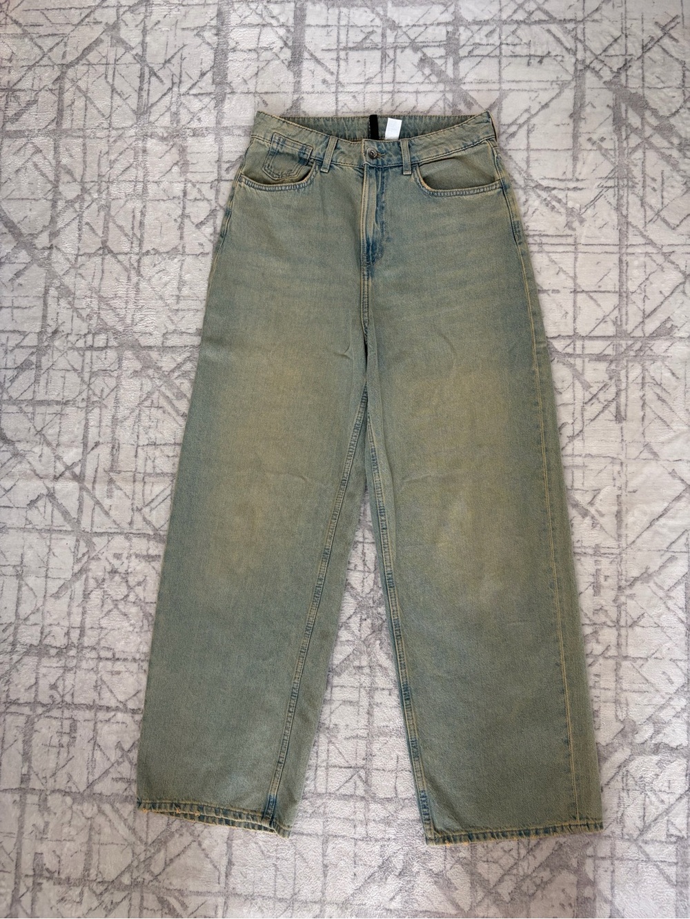 Relaxed Low Rise Wide Leg Jeans